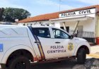 Mãe tranca filhos dentro de carro e vai para lanchonete beber