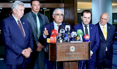 Senadores defendem impedimento de Luis Roberto Barroso