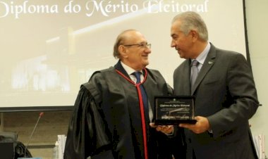 Reinaldo recebe maior honraria da Justiça Eleitoral de Mato Grosso do Sul