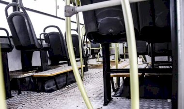 Atiradores invadem ônibus e matam detento a caminho de presídio