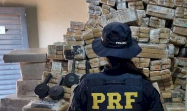 Caminhão é apreendido com mais de 3t de maconha e carregadores de armas
