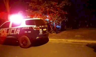 Mulher é encontrada morta, nua e com corte no pescoço na casa onde morava