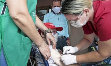 Vacinação contra a covid-19 com imunizante bivalente será dividida em 5 fases