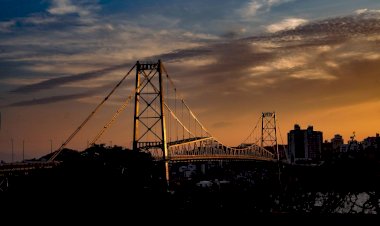 Ponte Hercílio Luz será aberta ao tráfego de veículos neste sábado