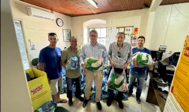 Governo do Estado entrega cestas básicas e kits de limpeza para pescadores da região de Laguna