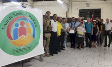 Polícia Militar entrega de doações para famílias atingidas pelas chuvas