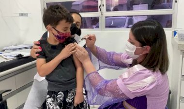 Dispensa de exigência da vacinação contra a Covid-19 para matrículas em SC levanta discussão