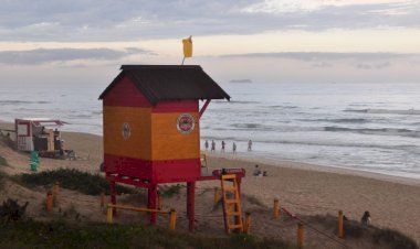 Homem de 28 anos sai para dar mergulho em praia de Florianópolis e desaparece