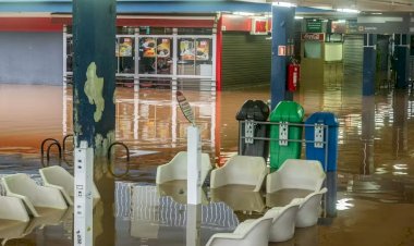 Nível do Guaíba atinge 4,50 metros, e águas invadem ruas e rodoviária de Porto Alegre