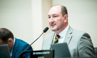 ‘Eu nunca vi brigas construírem escolas’, diz presidente da Alesc sobre polarização