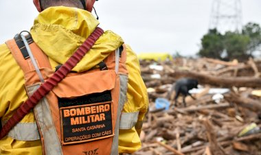 Novo revezamento das equipes de bombeiros militares de SC que atuam no Rio Grande do Sul é nesta segunda