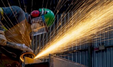 Empregos em SC: setores da indústria e serviços concentram mais de 80?s vagas geradas em 2024