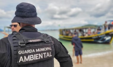 Imagens flagram superlotação de turistas na Ilha do Campeche diante de fiscais