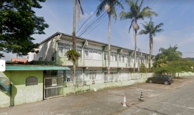 Calor intenso e falta de climatização em escola de SC fazem professores paralisarem aulas