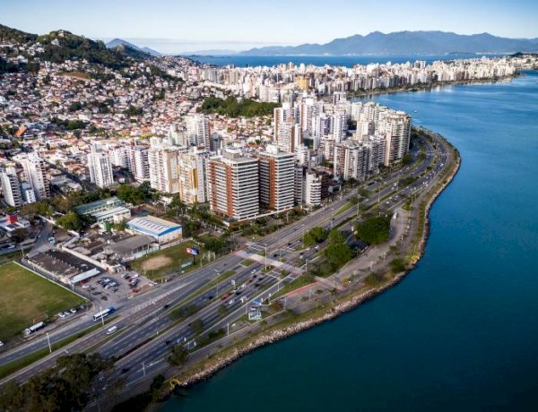 Florianópolis é o município mais competitivo do Brasil segundo pesquisa de 2025