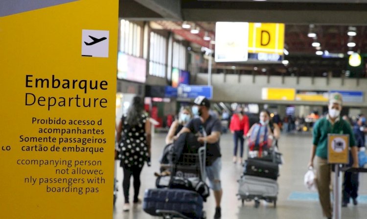 Anvisa aprova volta do uso de máscaras em aviões e aeroportos