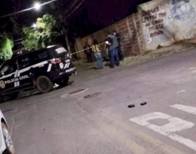 Mulher grita por socorro, moradores invadem casa e assassinam homem a facadas em Campo Grande