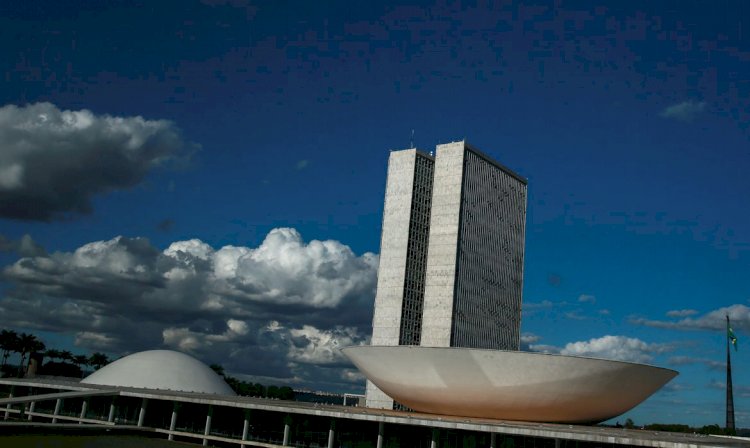 Congresso aprova Orçamento com salário mínimo de R$1.320 para 2023