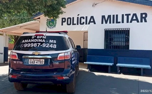 Homem é preso por tentar arrombar casa de ex-mulher e ameaçá-la com enxada