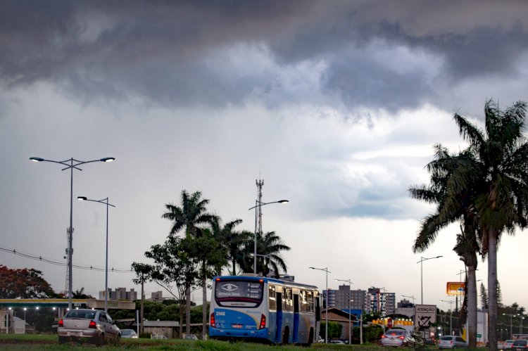 Defesa Civil mantém alerta de tempestade até esta quarta-feira