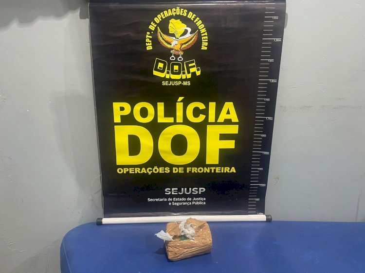 Passageira de veículo de aplicativo é presa com meio quilo de pasta base de cocaína