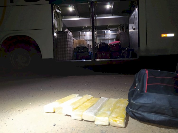 Homem é preso com quase 7 quilos de maconha durante abordagem a ônibus 