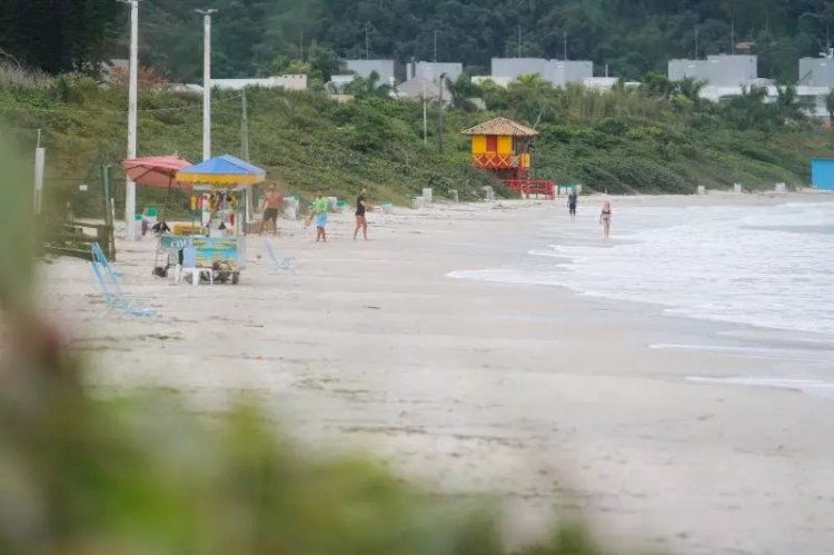 MPF pede suspensão de licença para obra de alargamento da praia de Jurerê