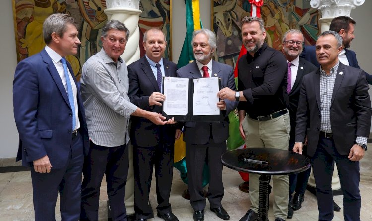 Governo de Santa Catarina assina convênio com prefeitura de Florianópolis para revitalização da praça Tancredo Neves