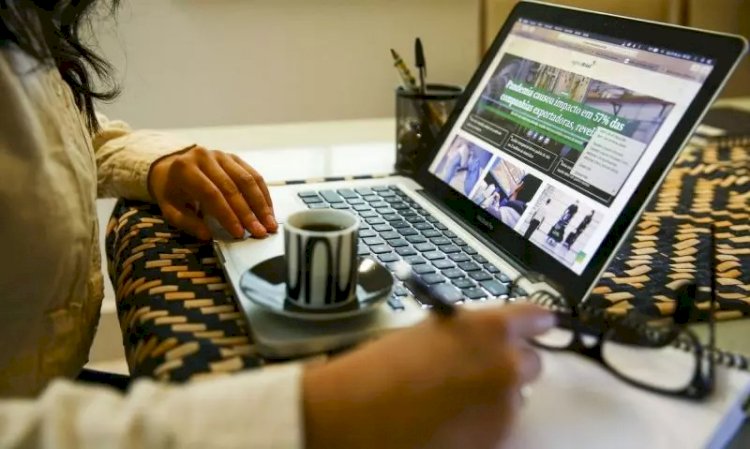 Mais de 500 mil catarinenses trabalharam em home office em 2022, aponta estudo do IBGE