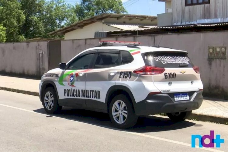 Denúncia de violência doméstica resulta em apreensão inusitada em Timbó