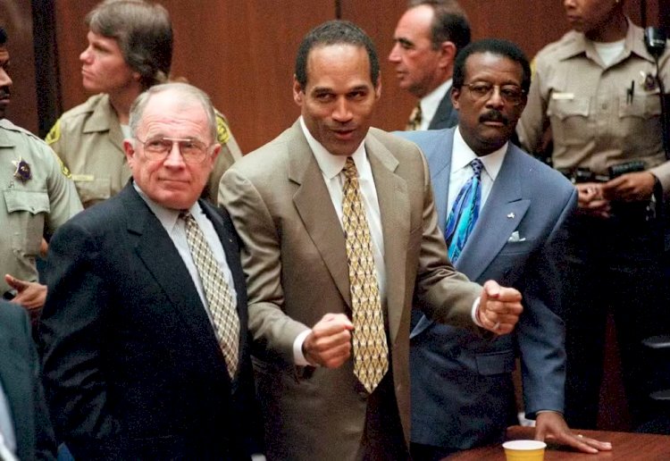 Morre OJ Simpson, ex-jogador de futebol americano absolvido da acusação de matar a ex-mulher