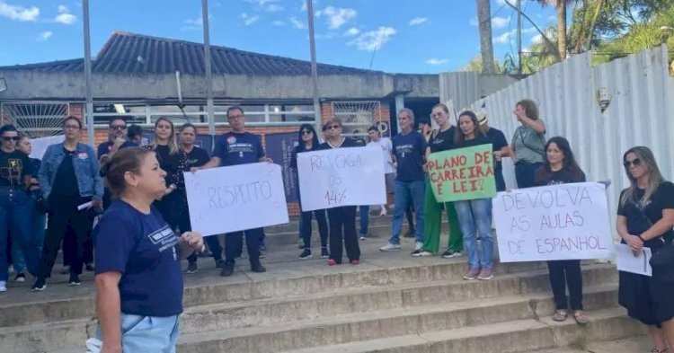 Professores da rede pública estadual de SC entram em greve; governo e sindicato se reúnem