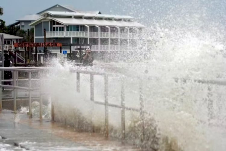 Furacão Debby chega à Flórida com ventos de até 130 km/h