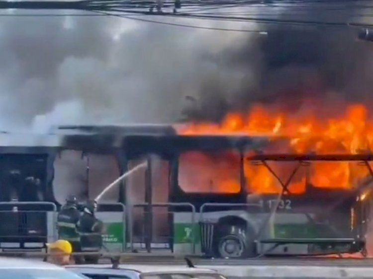 momento exato da queda de avião na Barra Funda, em São Paulo