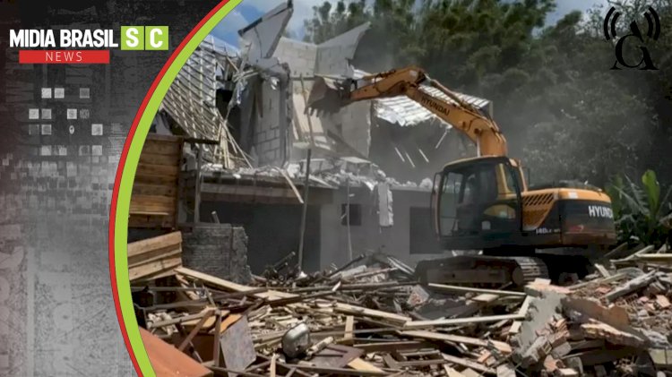 POLÍCIA MILITAR DEFLAGRA OPERAÇÃO CONTRA CASAS IRREGULARES NO SUL DA ILHA EM FLORIANÓPOLIS